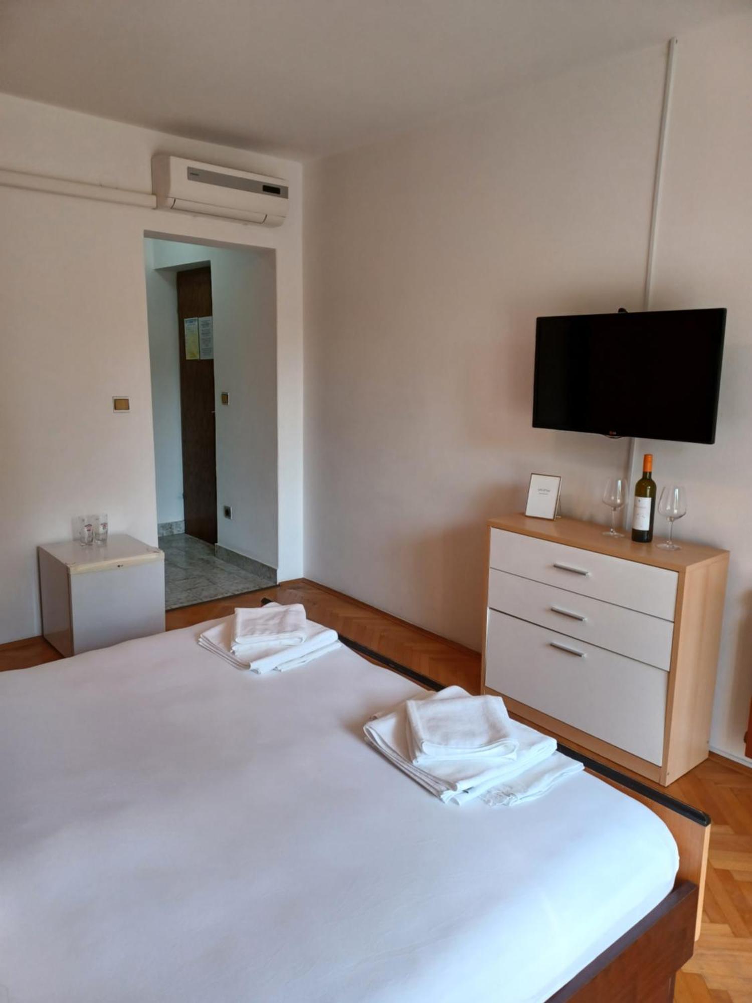 Apartments Emilija Makarska Buitenkant foto