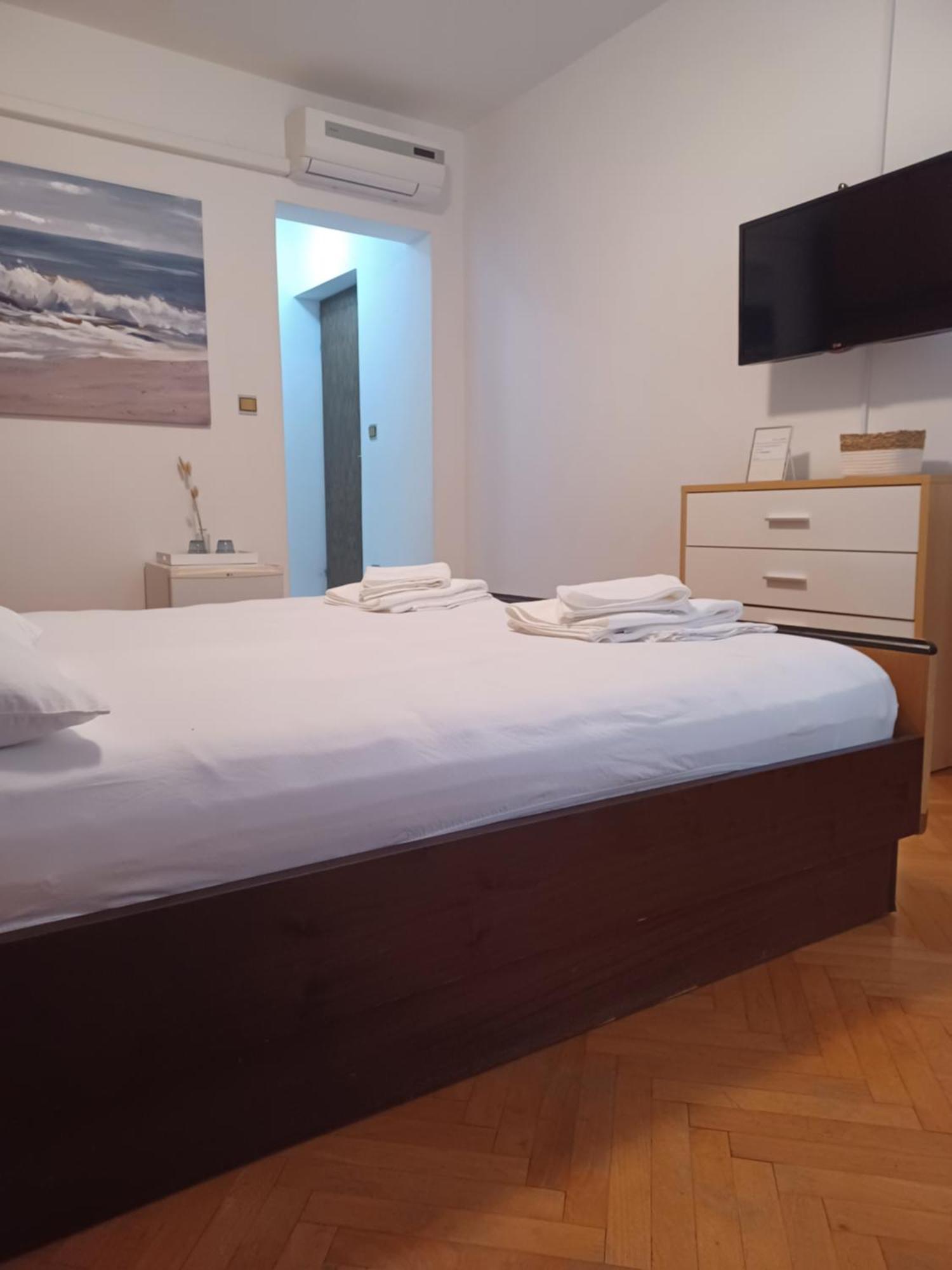 Apartments Emilija Makarska Kamer foto