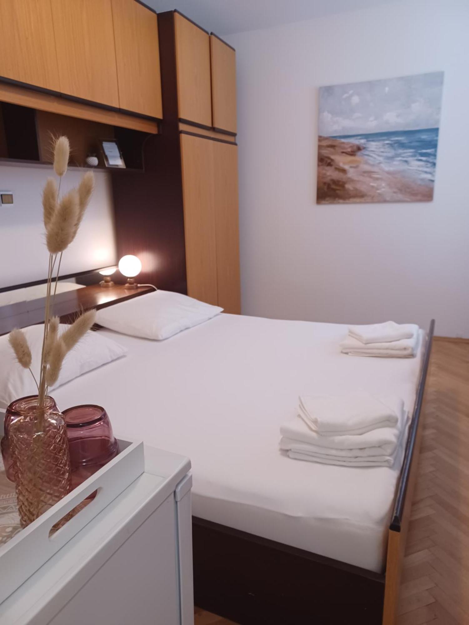 Apartments Emilija Makarska Kamer foto