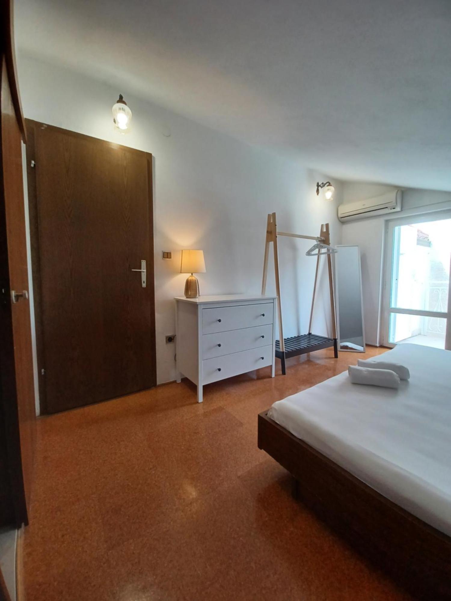 Apartments Emilija Makarska Kamer foto
