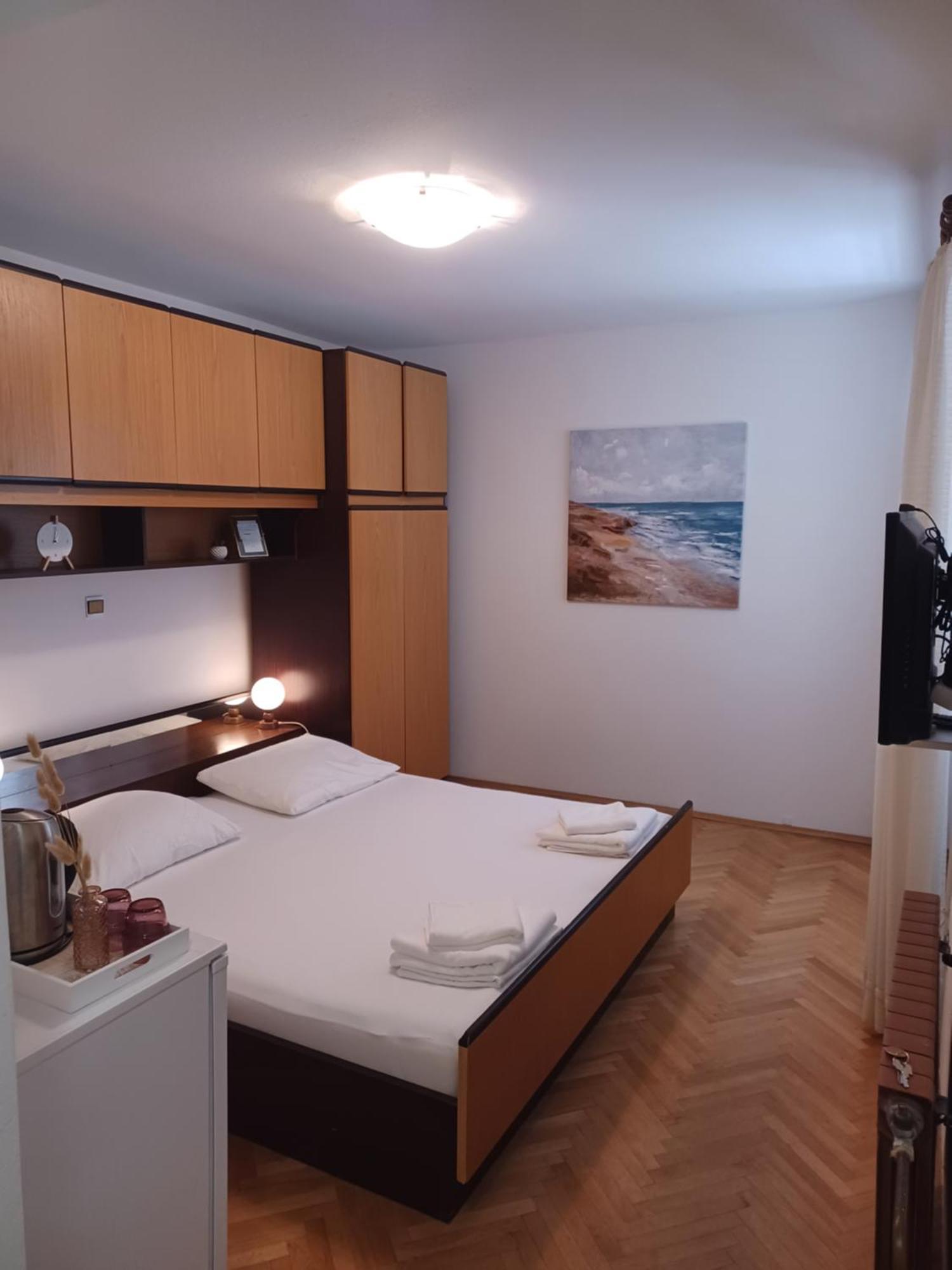 Apartments Emilija Makarska Kamer foto
